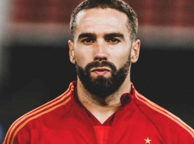 西甲国家德比冲突事件：赛场纷争与言论回溯