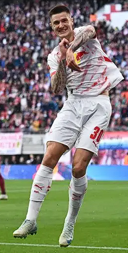 萨哈评曼联锋线新援培养策略：循序渐进方为正道