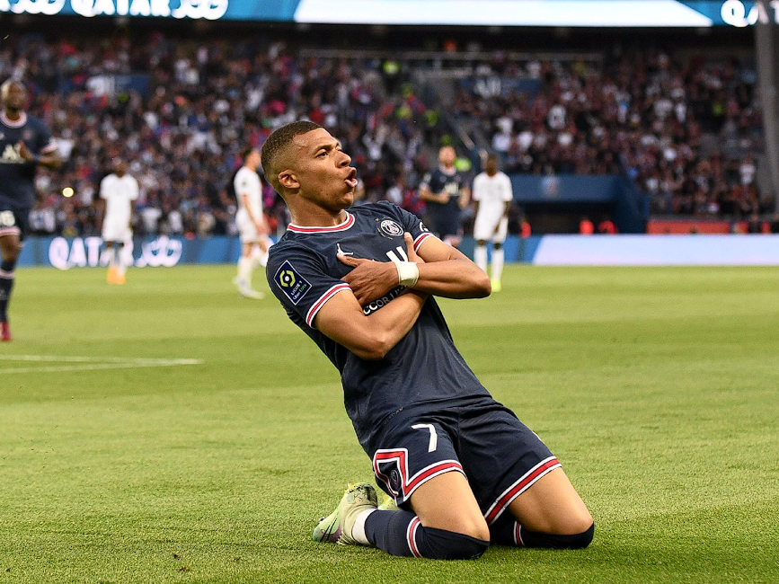 姆巴佩伯纳乌贵宾室加冕：首获欧洲金靴，续写皇马传奇新篇