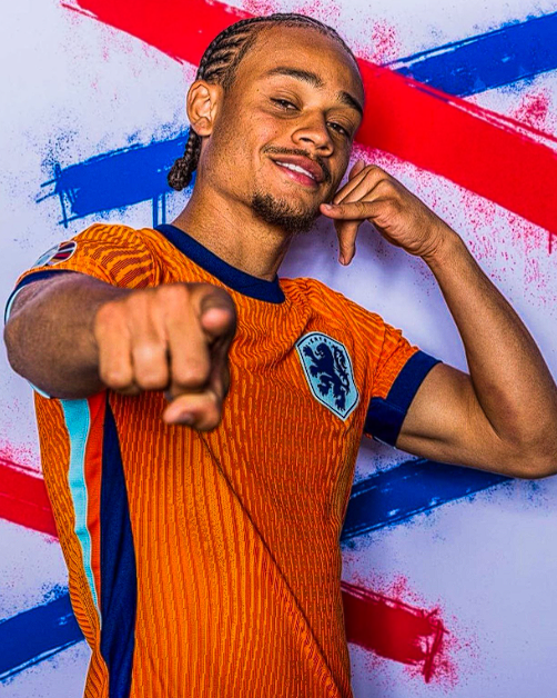 英超与<a href='https://energensemi.com,www.energensemi.com,wap.energensemi.com/news/tag/260.html' style='color: blue;'>欧冠</a>赛场：热刺主帅弗兰克谈哈维 - 西蒙斯表现与换人决