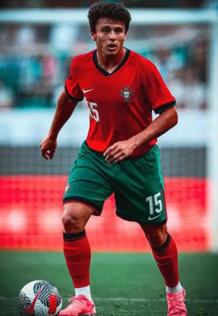 巴黎圣日耳曼客场险胜里昂：若昂 - 内维斯补时建功谈赛后感悟