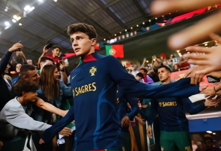 法甲激战：巴黎客胜里昂，内维斯伤停补时建功谈赛后感想