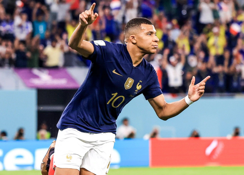 舍甫琴科谈乌克兰<a href='https://energensemi.com/news/tag/328.html' style='color: blue;'>足球</a>展望与姆巴佩金球奖前景