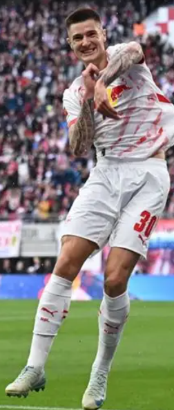 希勒质疑与萨哈乐观：曼联新援舍什科的多面审视