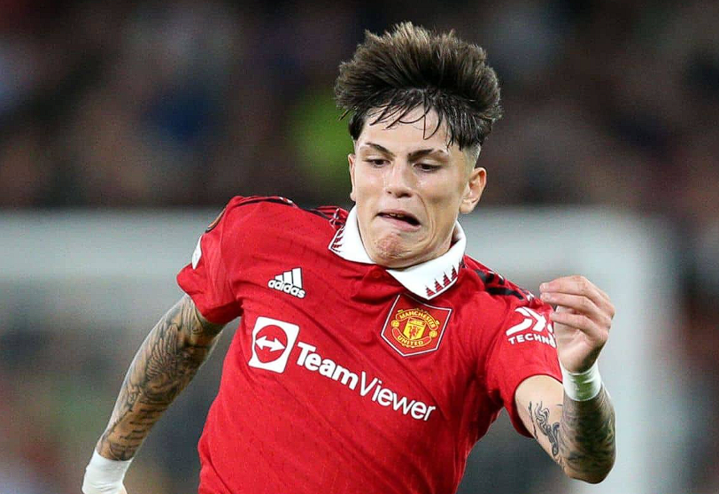 曼联转会决策:基于球员状况的审慎考量