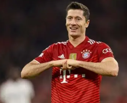 莱万新诺坎普首秀破门，续写巴萨传奇篇章