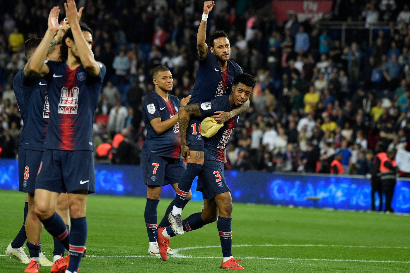 巴黎圣日耳曼：欧冠征途上的荣耀征伐与坚韧抗争