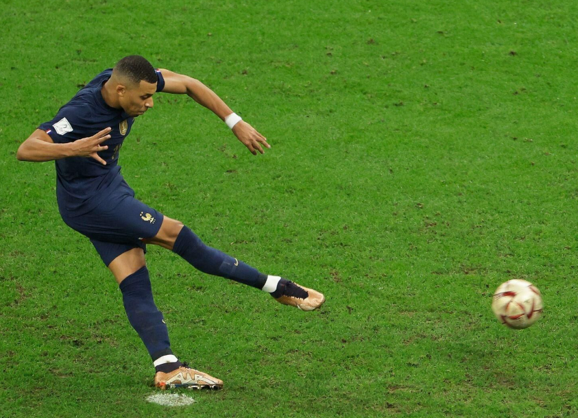 欧冠激战:姆巴佩大四喜助皇马险胜,赛后畅谈比赛感受