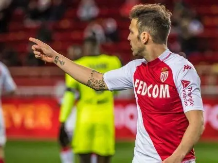 摩纳哥欧冠征途：从低谷到坚韧的逆袭序曲