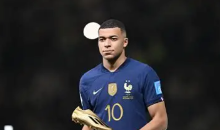 皇马平局风波：姆巴佩与第四官员激烈争执引关注