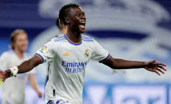 利物浦将卡马文加列中场引援首选，多队竞逐这位法国中场新星