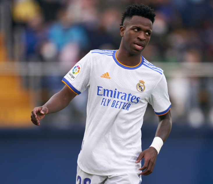 维尼修斯续约<a href='/news/tag/286.html' style='color: blue;'>皇马</a>：谈判停滞，未来走向待定