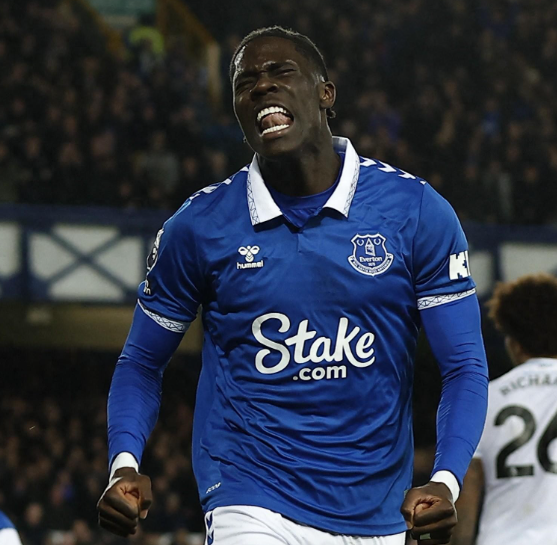 曼联门将更迭：拉门斯崛起与奥纳纳对比下的战略抉择