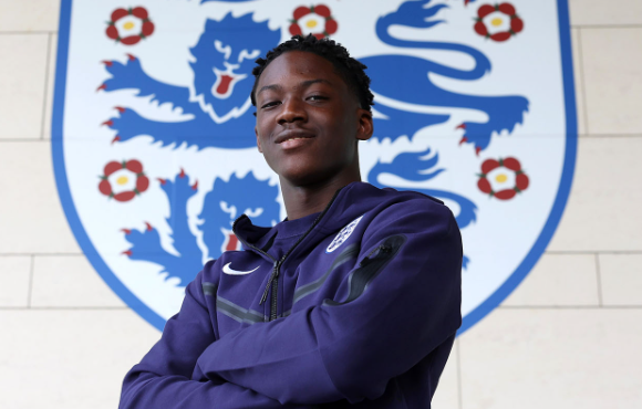 曼联主帅阿莫林谈梅努：以表现与阵容需求定未来