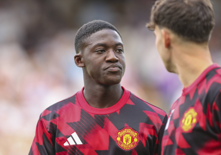 曼联风波：梅努与阿莫林互动背后的舆论涟漪