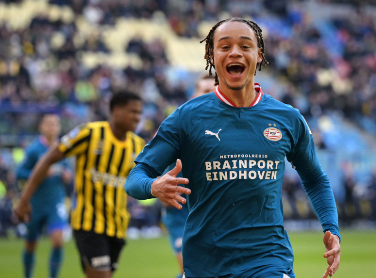 哈维&middot;西蒙斯：英超逐梦，自律铸就<a href='https://energensemi.com/news/tag/328.html' style='color: blue;'>足球</a>之路