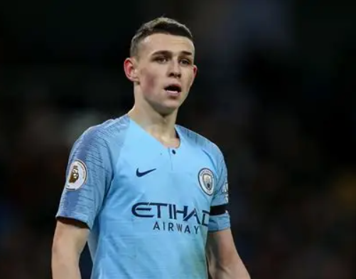 哈兰德加盟曼城后展现惊人进球效率，多项数据领跑射手榜